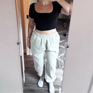 Tilly's Black Scoop Neck Crop Top – Comfy & Flattering Fit ✨